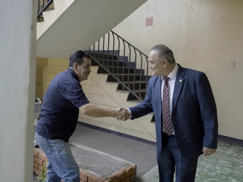 Director General del IDPP en visita a la sede de Escuintla